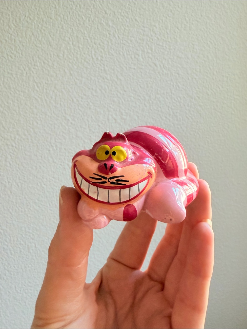 Vintage Disney Cheshire Cat figurine pink Alice in Wonderland Made in Japan